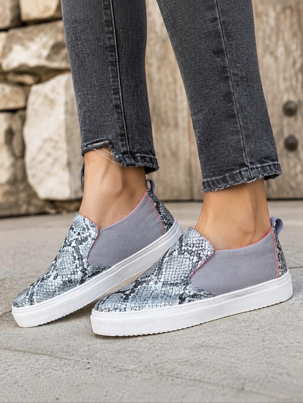 Hey Dude NEW Peyton Snake Casual Glam Minimalist Comfort Sneakers 7M